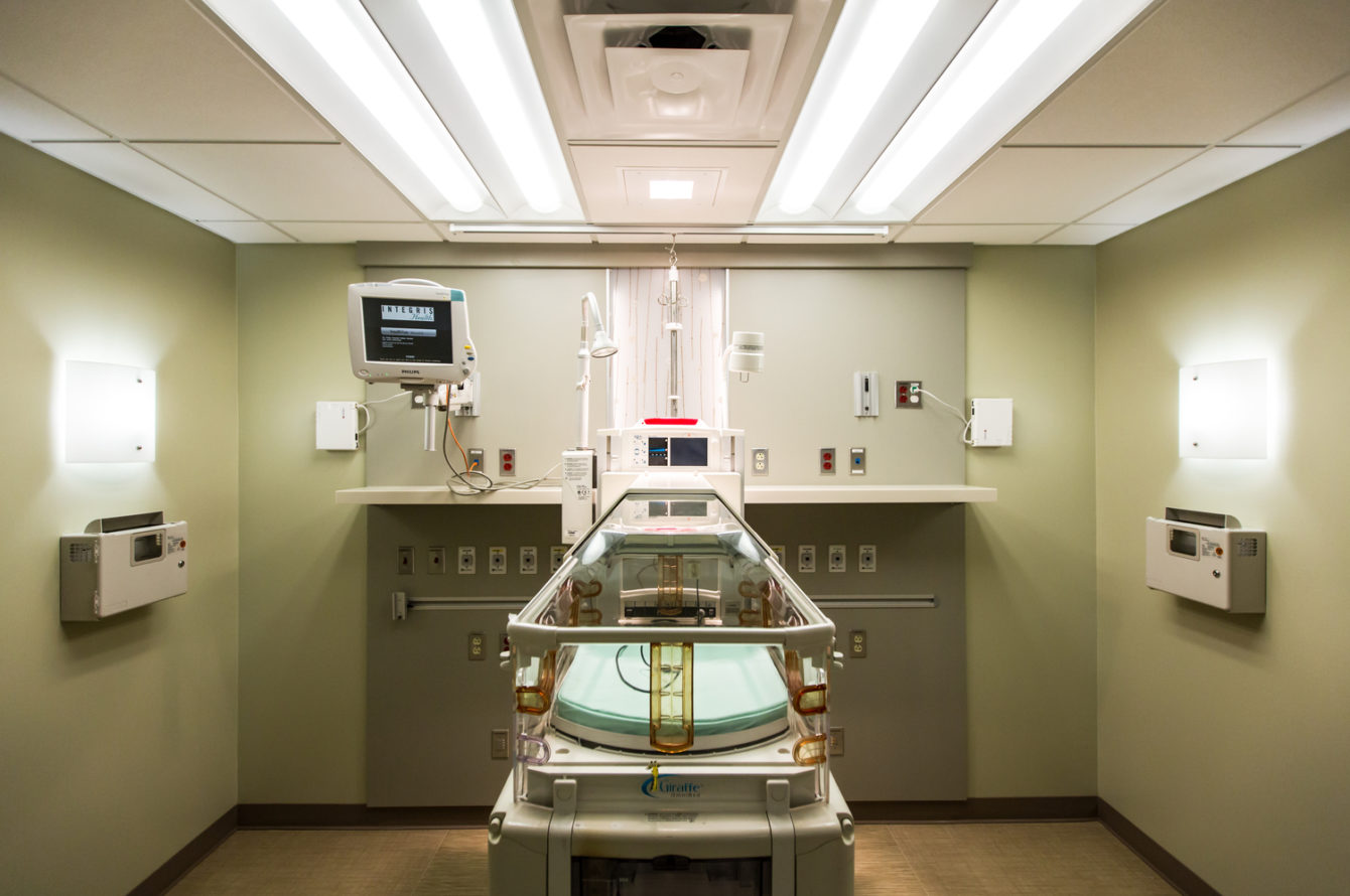 https://flintco.com/wp-content/uploads/2021/08/40_0_14647_INTEGRIS-Baptist-NICU-Unit-Bed_medium-1340x890.jpg