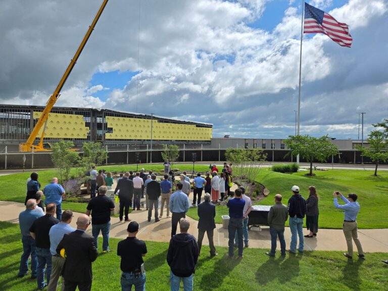 털사 국제공항 신규 국제 세관 시설 최종 보강재 설치 완료